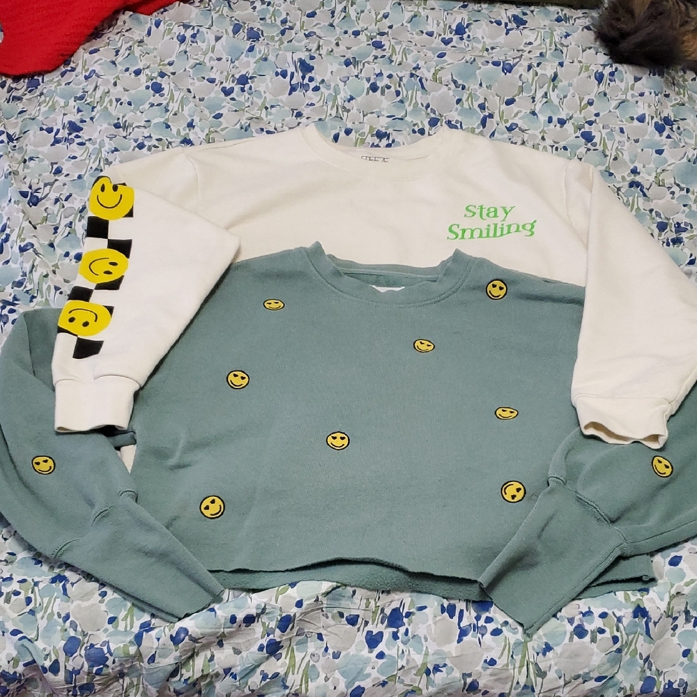 TWO TOPS!!  freeze off-white 1x and reflex green xl smiley sweatshirts guc